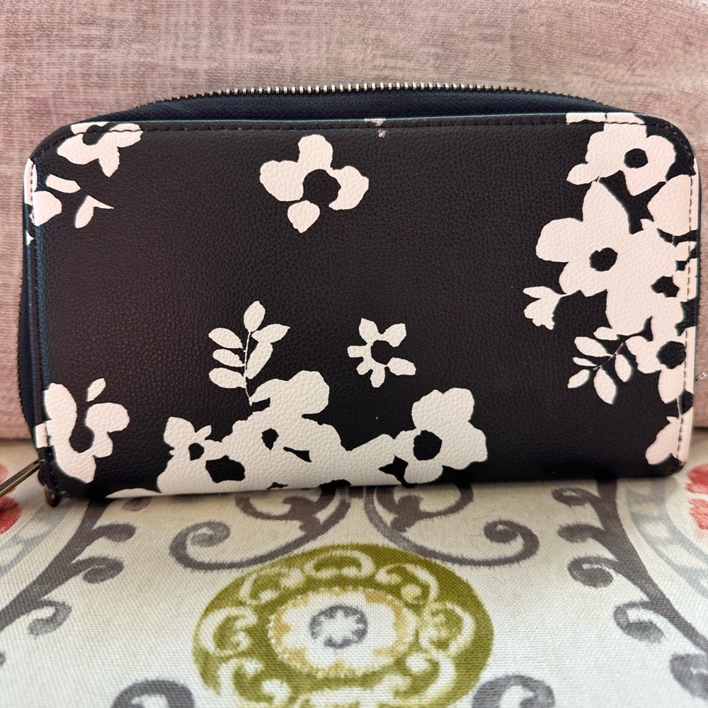 Thirty-One Black and White Floral Wallet